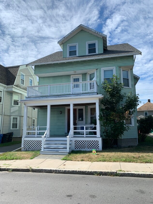 15 St Unit 2, Winthrop, MA 02152 15 St Winthrop, MA