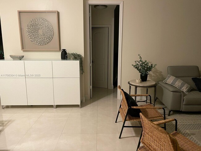Foto del edificio - 100 Bayview Dr