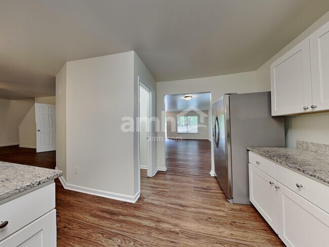 Foto del edificio - 102 Lake Bridge Ct