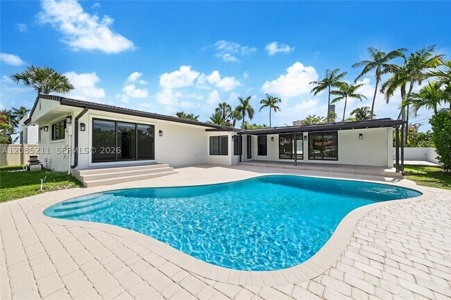 Building Photo - 536 Hibiscus Dr
