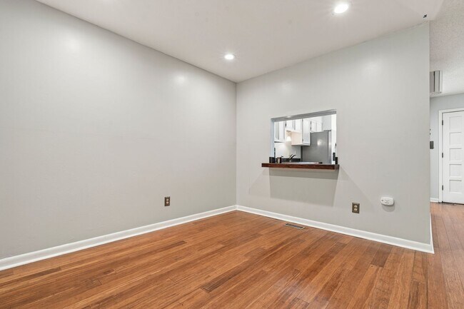 Foto del edificio - 4100 Five Oaks Dr