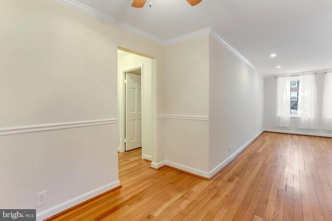 Building Photo - 3047 S Buchanan St
