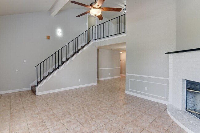 Foto del edificio - 623 Lemon Dr