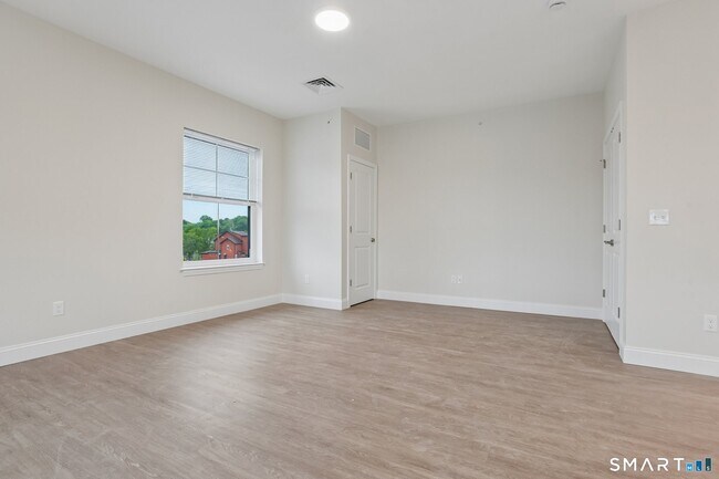 Foto del edificio - 55 Steele Blvd