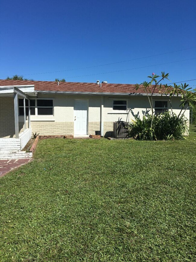 Foto del edificio - 6545 Katherine Ct