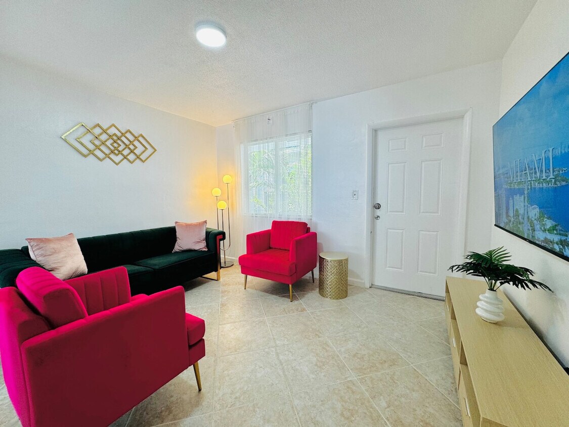 Foto principal - 828 SW 2nd St