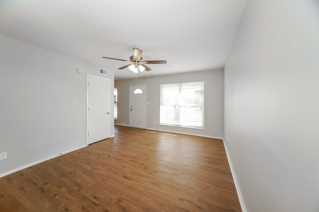 Foto del edificio - 3420 Southwest Dr