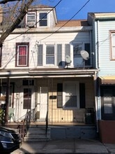 Building Photo - 1616 Chestnut Ave