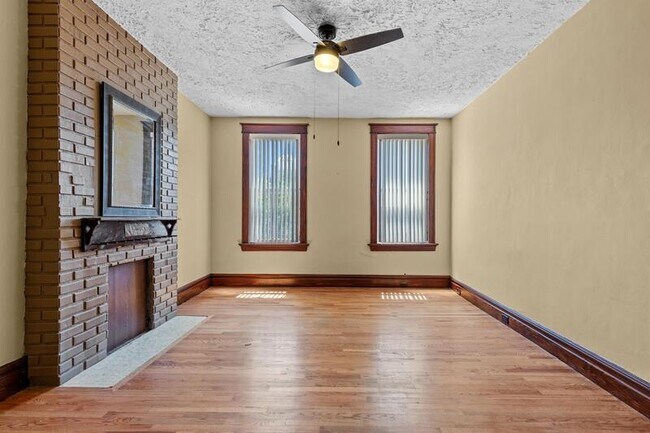 Building Photo - 903 Fillmore St