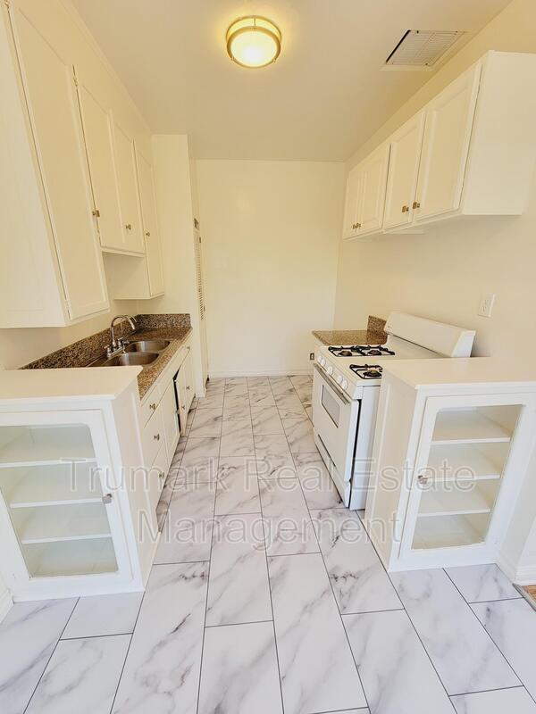 Building Photo - 410 E Harvard St