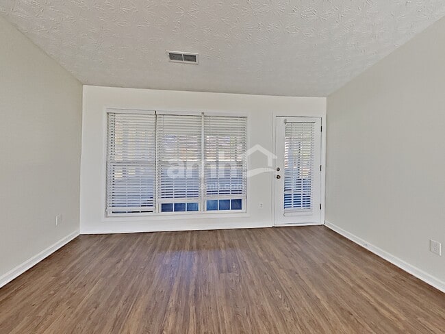 Building Photo - 18 Ludwick Ln