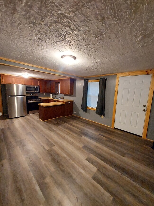 Building Photo - 604 Mayflower Ln