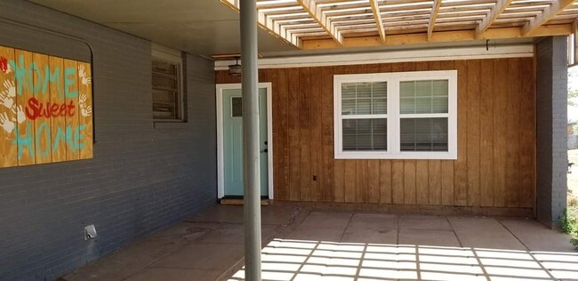 Building Photo - 2525 Albrook Dr