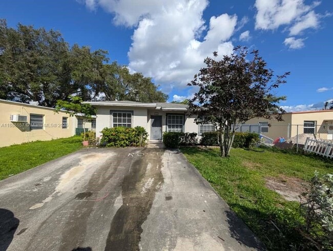 Building Photo - 720 NW 15th Terrace