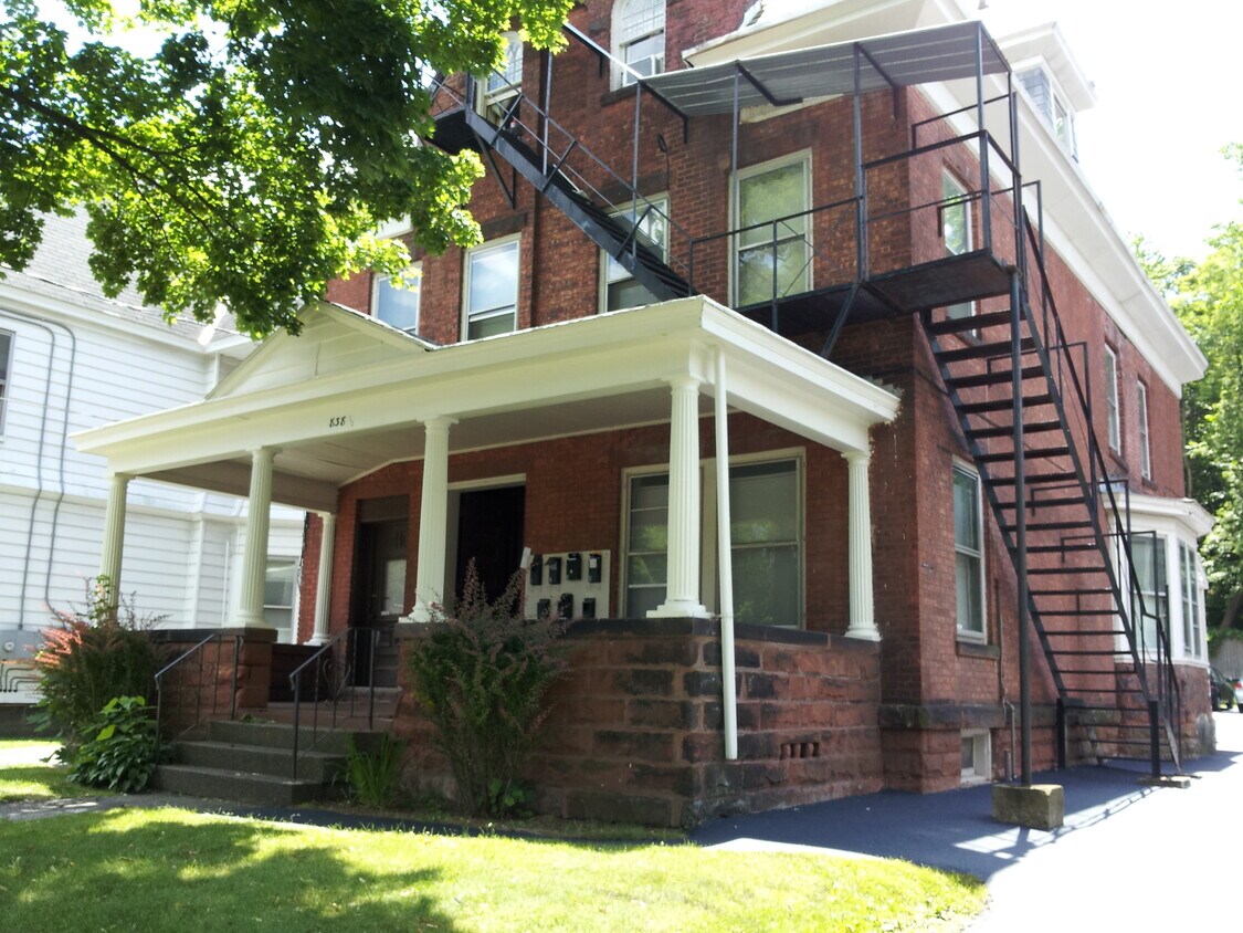 Primary Photo - 838 Union St