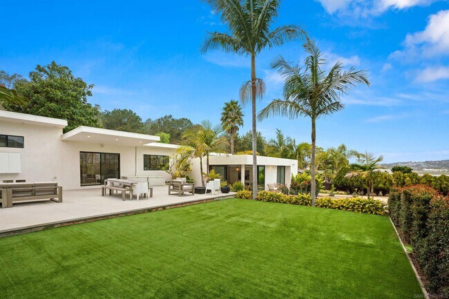 Building Photo - 1535 San Dieguito Dr