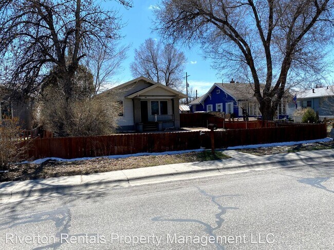 Building Photo - 2 br, 2 bath House - 211 E Adams Ave.