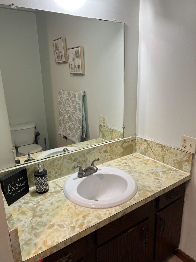 Foto del edificio - 5134 E Bluffview Dr