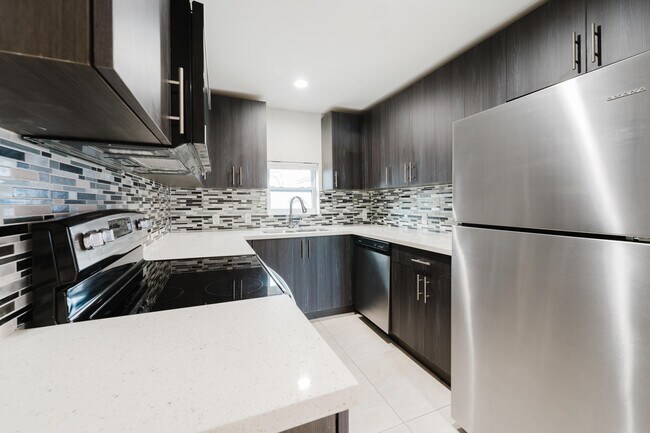 Foto del edificio - 364 E Palmetto Park Rd