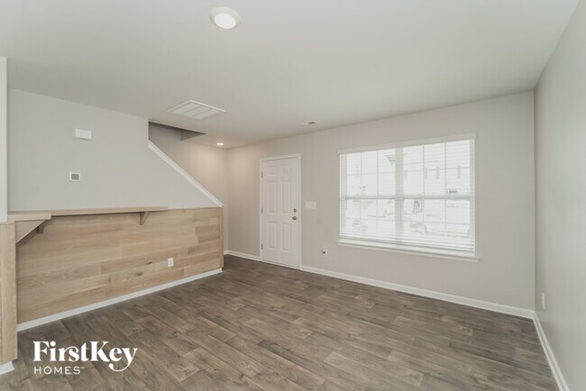 Foto del edificio - 528 Elmwood Pond Ct