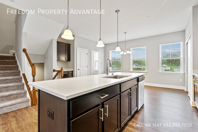 Foto del edificio - 62 Hawthorne Dr - 2BR Townhouse - Washington