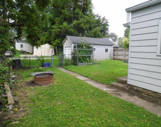 Foto del edificio - Charming Single Family Home with detached ...