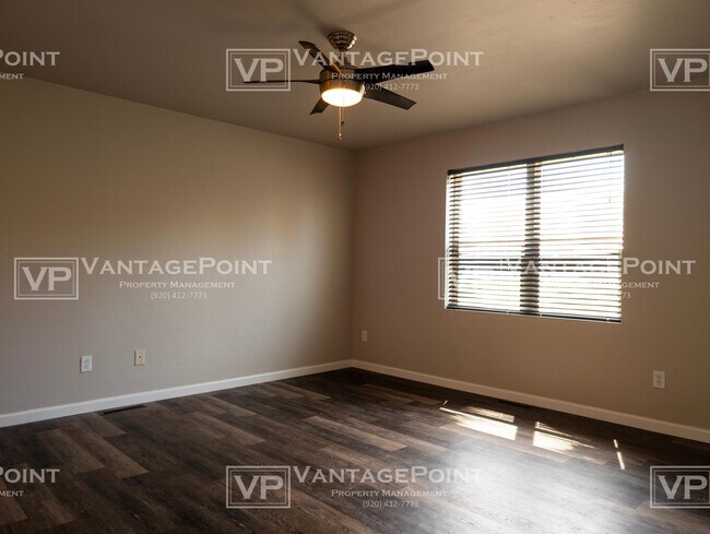 Building Photo - 609 Creek View Ln