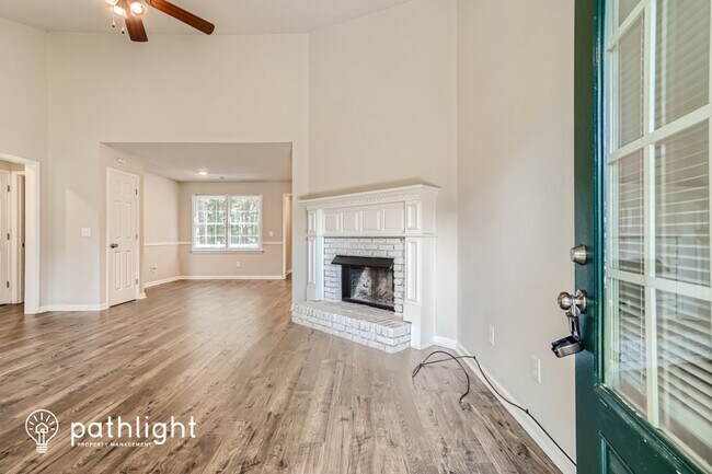 Foto del edificio - 330 Cowan Rd