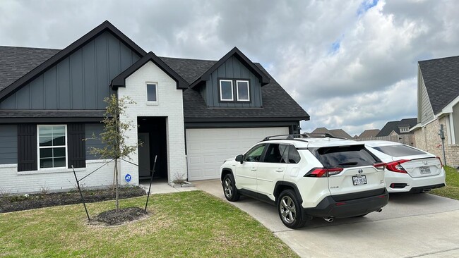 Building Photo - 3555 Crestfield Ln