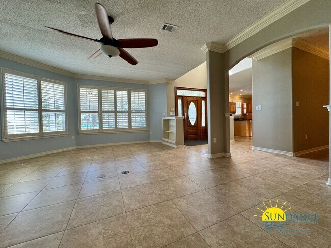 Foto del edificio - Welcome to Your Dream Waterfront Home!