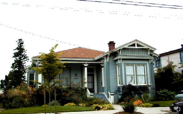 Building Photo - 1418 Spruce St