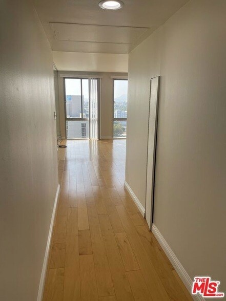 Foto del edificio - 800 W 1st St