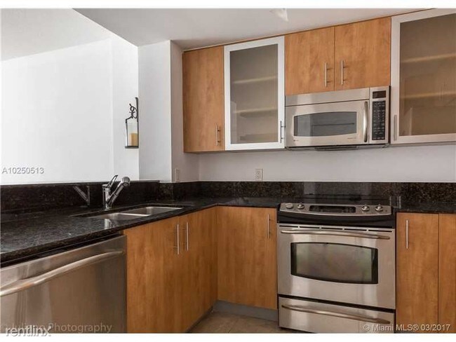 Building Photo - 7900 Harbor Island Dr