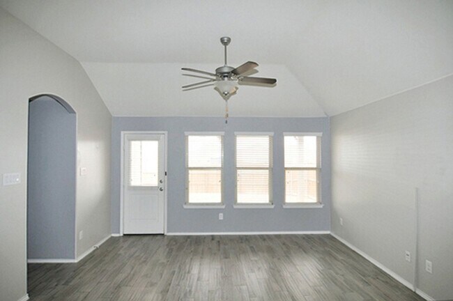 Foto del edificio - 14564 Serrano Ridge Rd