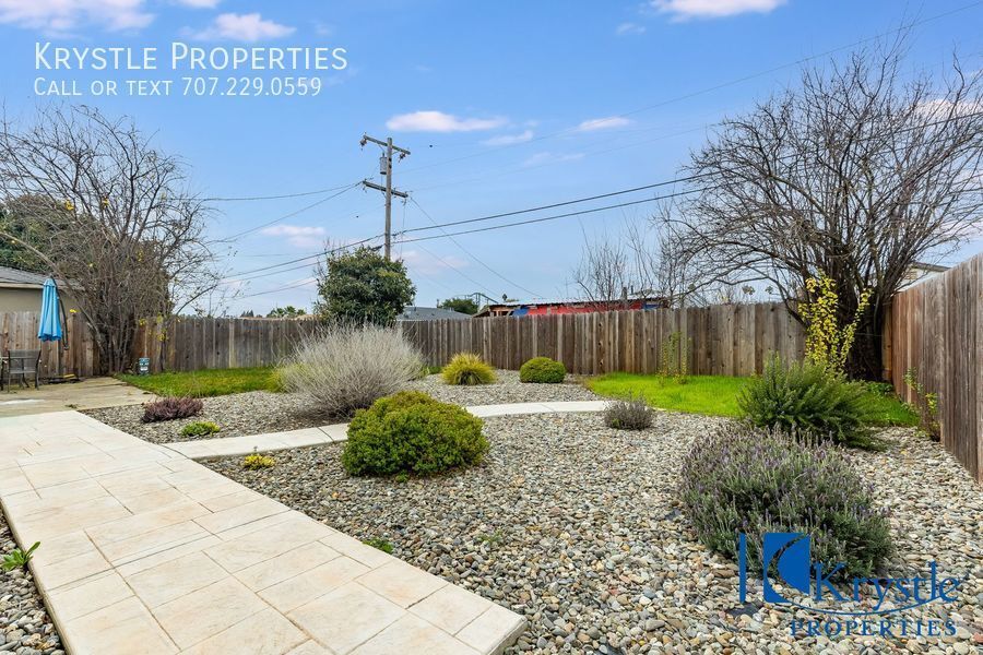 Foto principal - Nicely updated home in North Vallejo locat...