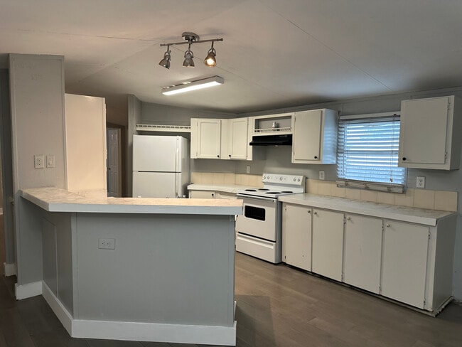 Building Photo - 8749 Co Rd 3602