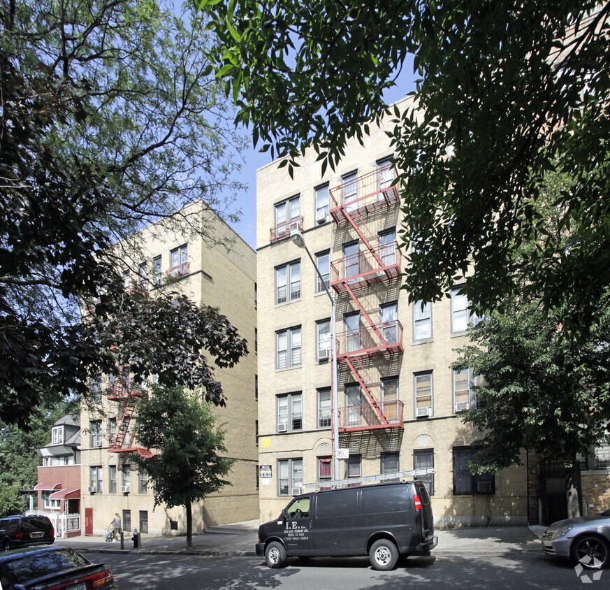Building Photo - 3195 Hull Ave