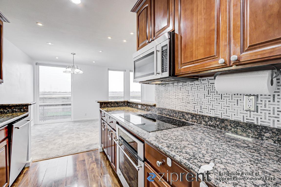 Foto principal - 1081 Beach Park Blvd