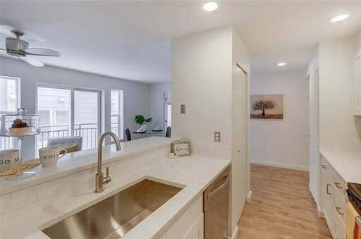 Foto principal - Beautiful 1 bed Condo + garage parking in ...
