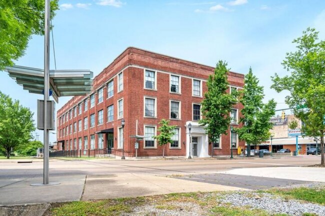 Exterior - 1301 Market St