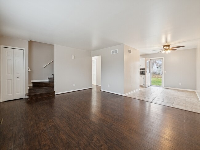 Sala de estar/comedor - 8204 Toepfer Rd