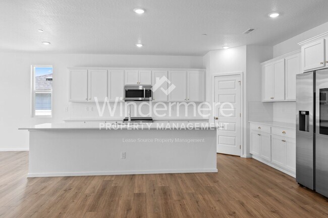 Foto del edificio - **September** New 3-Bedroom Home In Eagle Ridge