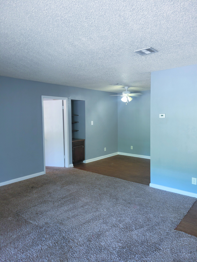 Woods 1A Living Room.jpg - Shadow Wood Apartments