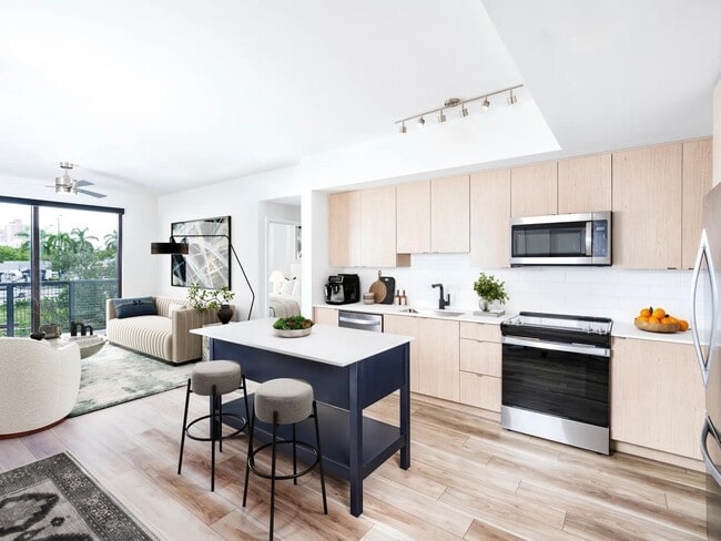 Las elegantes cocinas de Modera Aventura cuentan con acabados elegantes y diseños abiertos perfectos para la vida cotidiana. - Modera Aventura