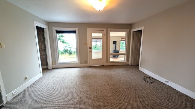 Building Photo - 4367 S Shore Dr