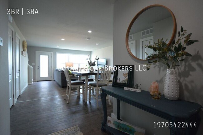 Building Photo - 227 Omnia St