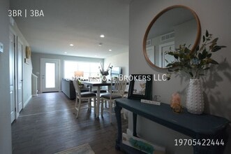 Building Photo - 204 Omnia St