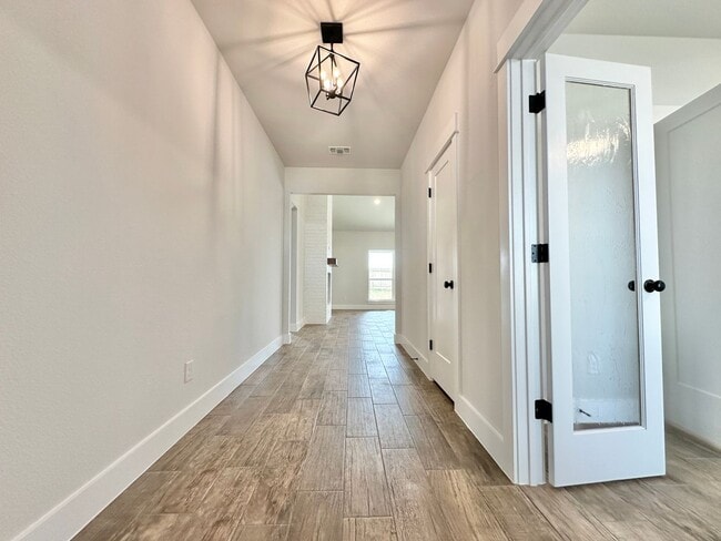 Building Photo - Viewable Now By Appointment Only