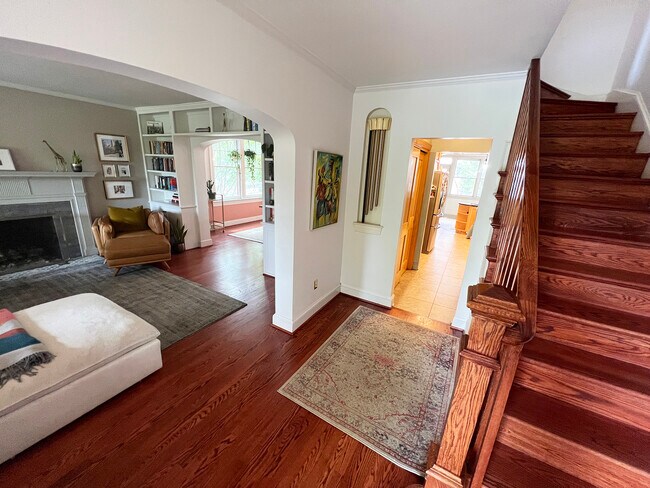Foto del edificio - 3648 Park Pl NW