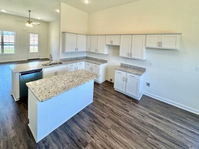 Foto del edificio - Brand NEW Modern 5-bedroom 3 bath home in Oakland available for Rental!